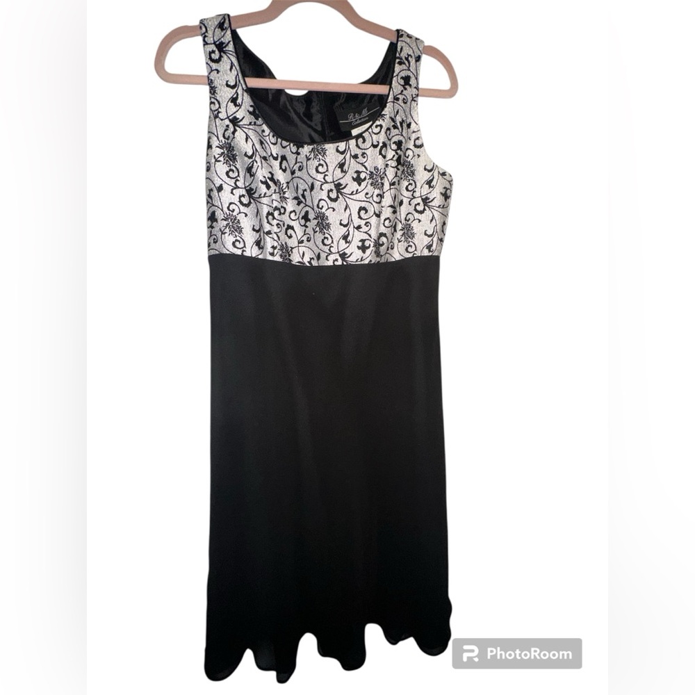 R&M Collection Black White Scroll Dress Size 8 Sleeveless Modest Career Church